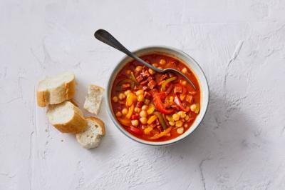 Spaanse maaltijdsoep met chorizo
